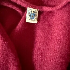 Cashmere Knit wrap, There is a small hole. I attached a photo.